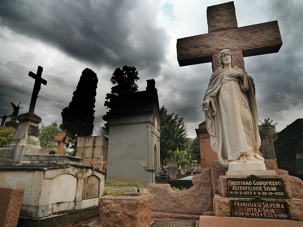 A respeito de passear no cemitério - Jornal Plural