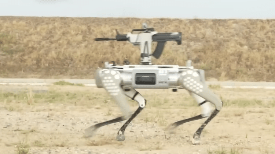 Cão-robô usado em exercício militar da China