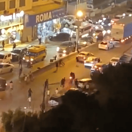 Israelense tem carro incendiado após entrar em cidade palestina por engano