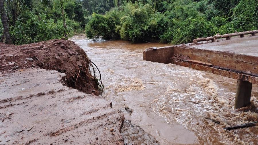 Ponte foi destruída pelas chuvas em Jaguari (RS), que decretou estado de calamidade pública Ponte foi destruída pelas chuvas em Jaguari (RS), que decretou estado de calamidade pública