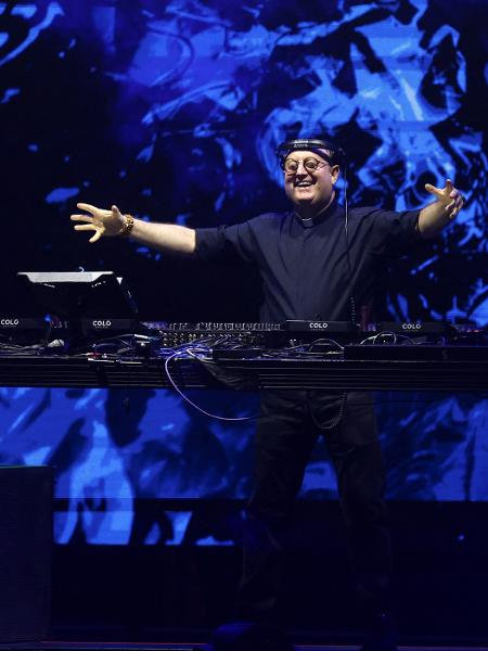 Padre Rave Padre DJ promove 'rave católica' e homenageia o papa Francisco