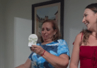 Sem mãe, noivo viraliza ao escolher melhor amiga dela para levá-lo ao altar