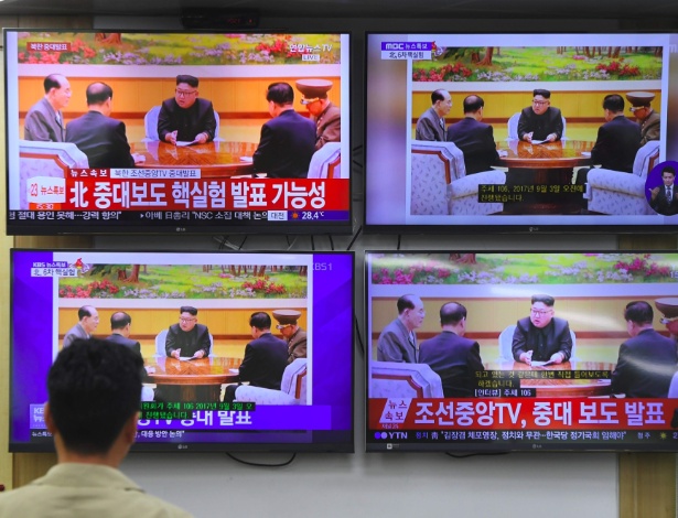 Sul-coreano assiste a programa da TV oficial da Coreia do Norte que anuncia a realização com sucesso do teste nuclear com bomba de hidrogênio - Jung Yeon-Je/AFP