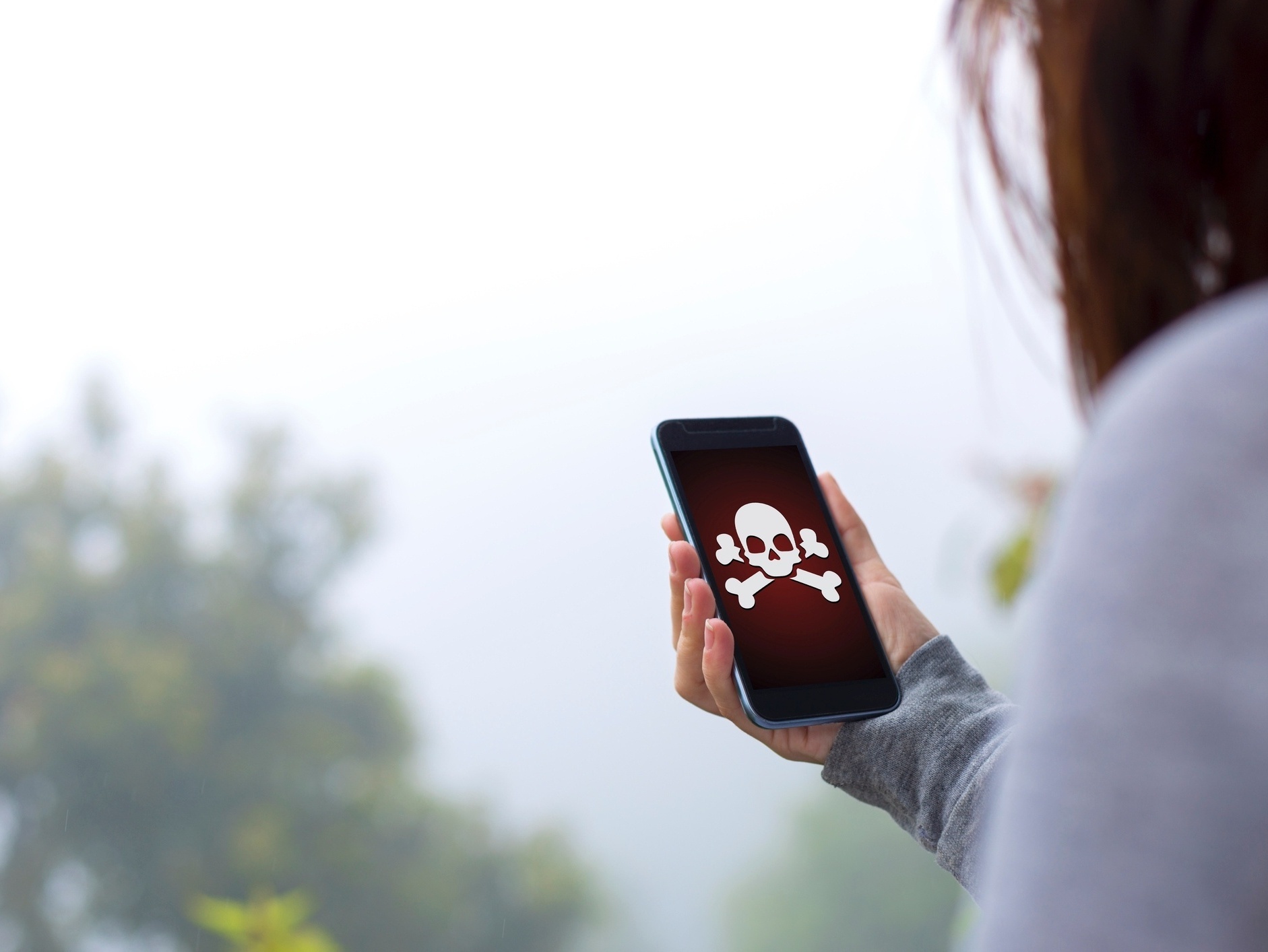 Uso de app espião para vigiar parceiro cresce 51% na pandemia