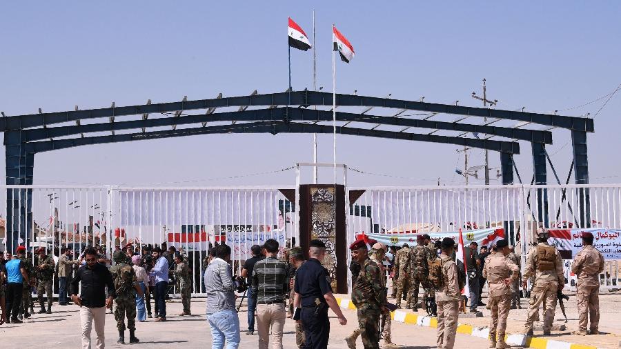 Membros das forças de segurança sírias próximos da fronteira entre a Síria e o Iraque - AFP