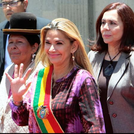 Presidente autoproclamada da Bolívia, Jeanine Áñez, comparece à cerimônia em La Paz - Manuel Claure/Reuters