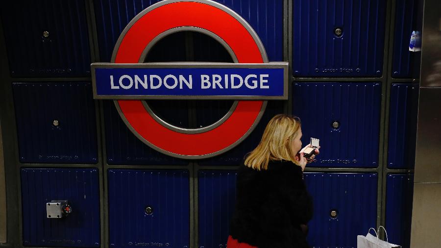 Estação London Bridge foi fechada por precaução após relatos de item suspeito - Luke MacGregor/Reuters