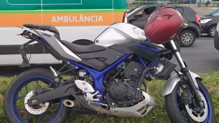 A moto que Douglas no local do acidente em SC - Reprodução/Facebook - Reprodução/Facebook