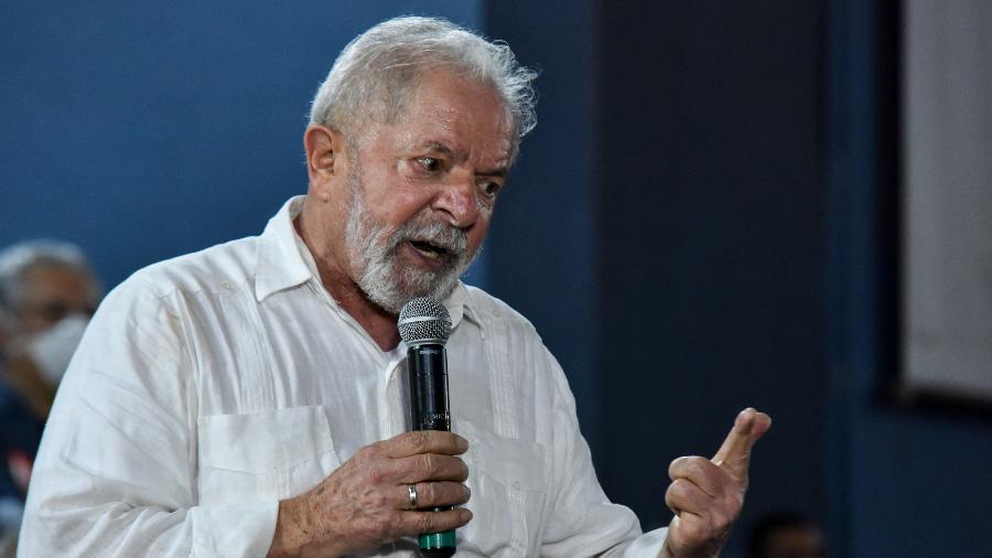 22.dez.2021 - O ex-presidente Lula (PT) em evento com catadores na Quadra do Sindicato dos Bancários, em São Paulo - Roberto Casimiro/Fotoarena/Estadão Conteúdo
