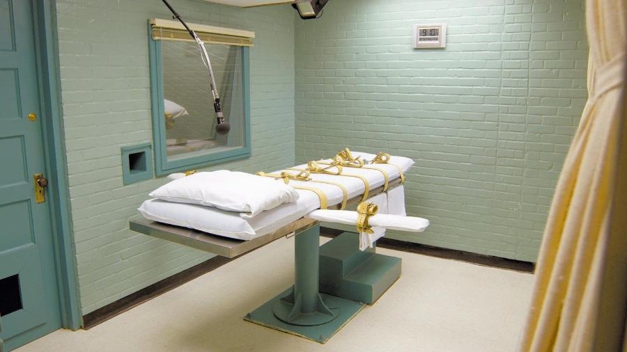Sala com maca utilizada para aplicar injeção letal em condenados à pena de morte nos EUA