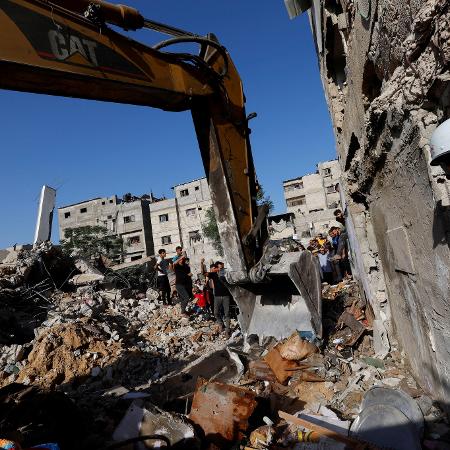 Prédio residencial destruído na cidade de Khan Younis, na Faixa de Gaza