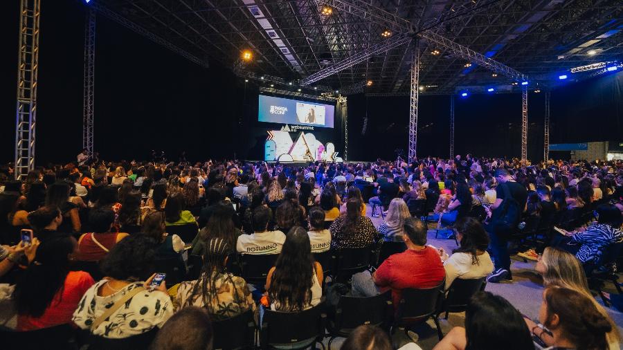 Web Summit Rio teve palco dedicado a pitches de startups - UOL/Camila Almeida