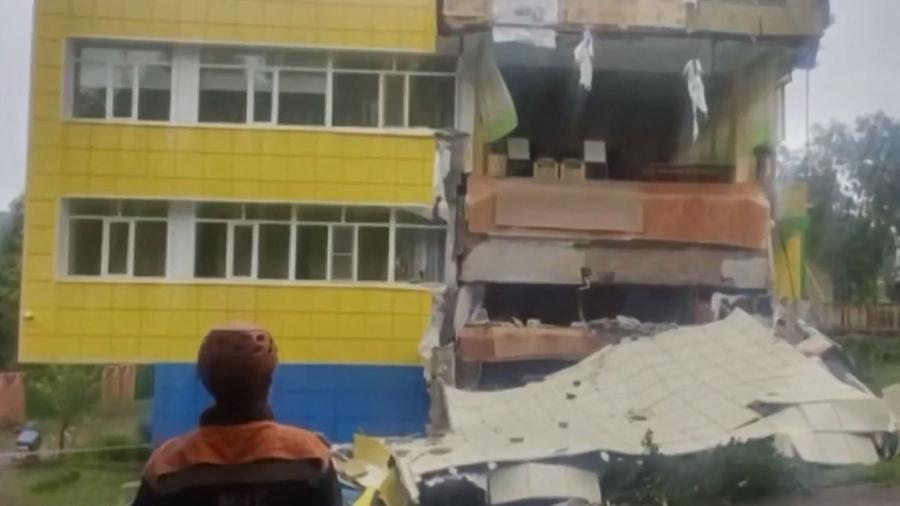 Prédio destruído após terremoto atingir a região de Kamchatka, na Rússia - Ministério Russo de Situações de Emergência/AFP