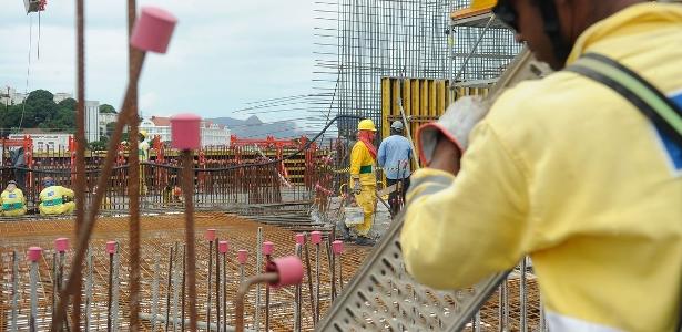 Economia Lula supera Bolsonaro em investimentos, com ajuda de contratos anteriores 03/10/2026 05h30