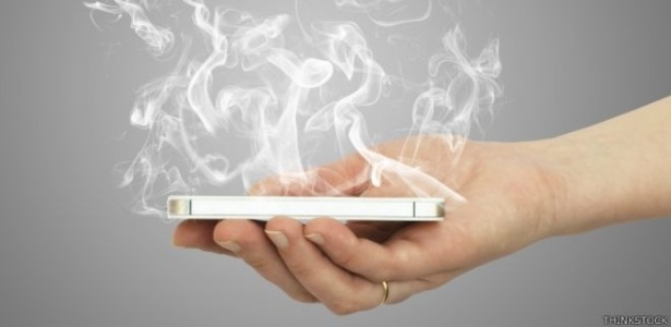 Seu smartphone solta fumaça? Isso pode ocorrer por vários motivos - BBC
