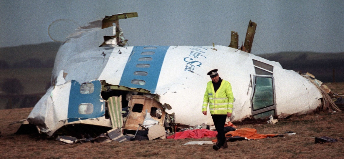 Atentado de Lockerbie: Destroços do Boeing 747 do voo 103 da Pan Am que caiu após mala sem dono explodir durante voo - ROY LETKEY/AFP/Arquivo