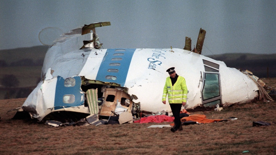 Atentado de Lockerbie: Destroços do Boeing 747 do voo 103 da Pan Am que caiu após mala sem dono explodir durante voo