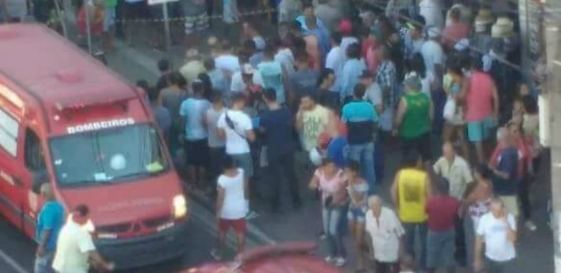 Movimentação no centro de Itaguaí (RJ), momentos após morte de dois homens a tiros - Reprodução/Twitter