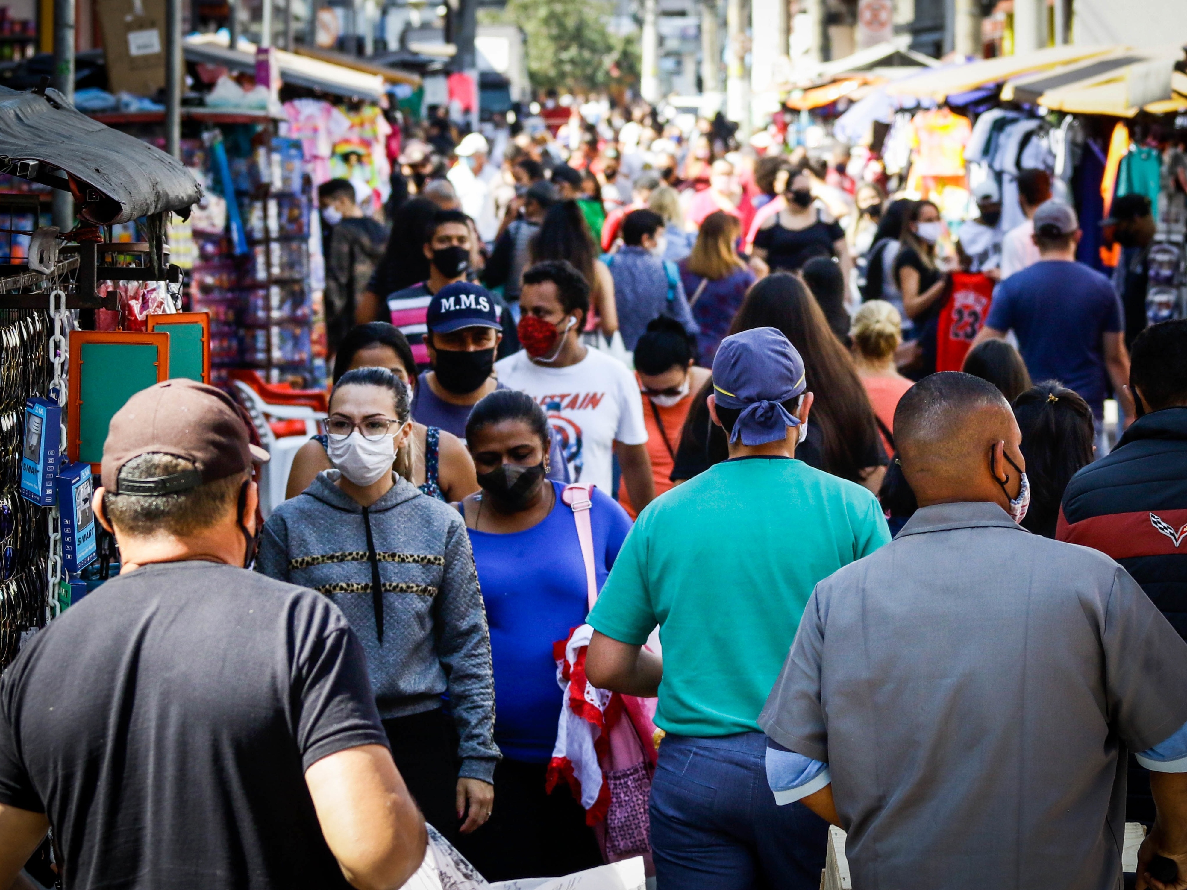 IBGE: 9,7 mi de pessoas não seguiram nenhuma medida de restrição em outubro