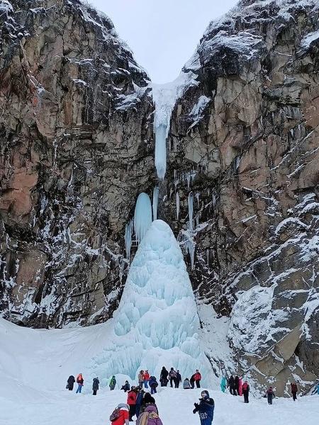 Parte de Cachoeira na Rússia desaba - Reprodução/Instagram