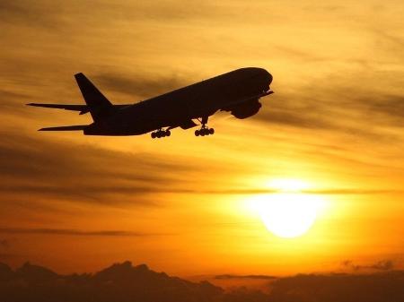 Estilo de vida dos mais ricos, com voos de avião e carros grandes, resulta em uma emissão de carbono muito maior - PA Media