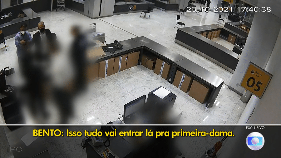 As imagens da conversa do então ministro Bento Albuquerque foram gravadas pelas câmeras de segurança do aeroporto de Guarulhos - Reprodução/TV Globo