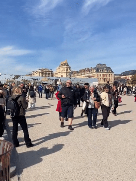 Autoridades evacuam Palácio de Versalhes, na França, após alerta de pacote suspeito