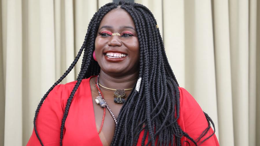 Carla Akotirene lança seu novo livro "É fragrante fojado dôtor vossa excelência" sobre as audiências de custódia