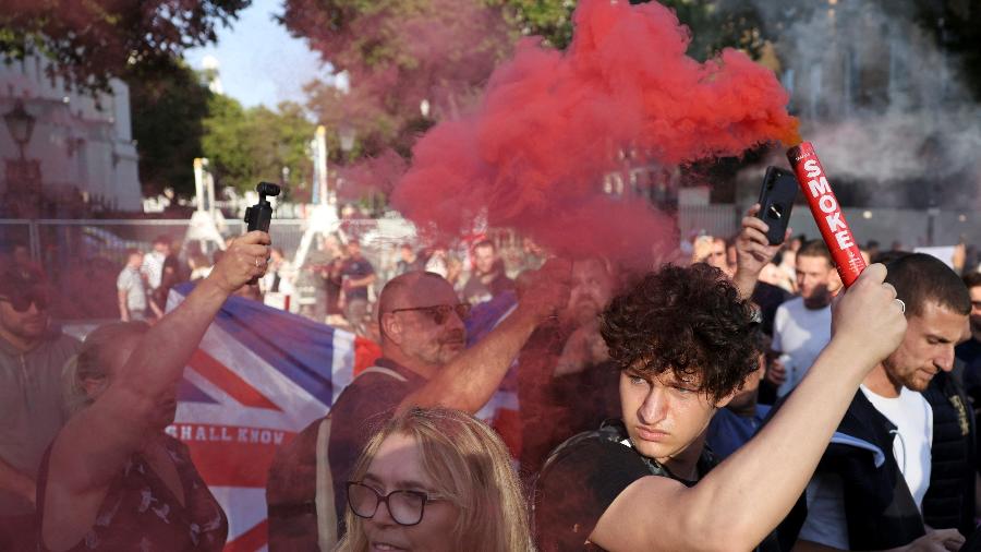 Ataque contra meninas gerou protestos violentos 