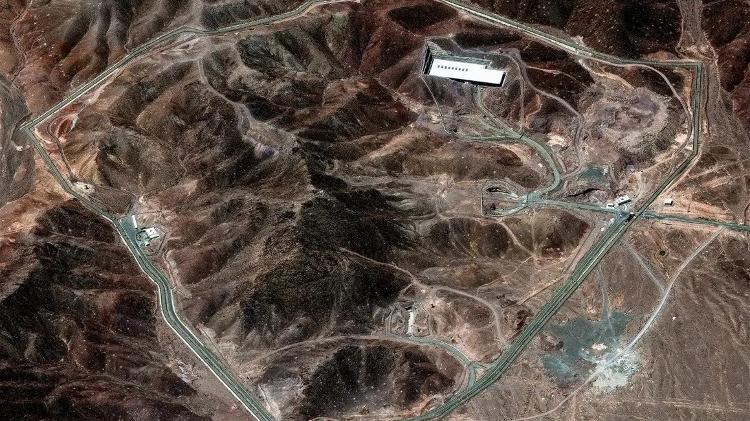 Complexo de Fordow, construído em meio às montanhas, e com até 90 metros de profundidade