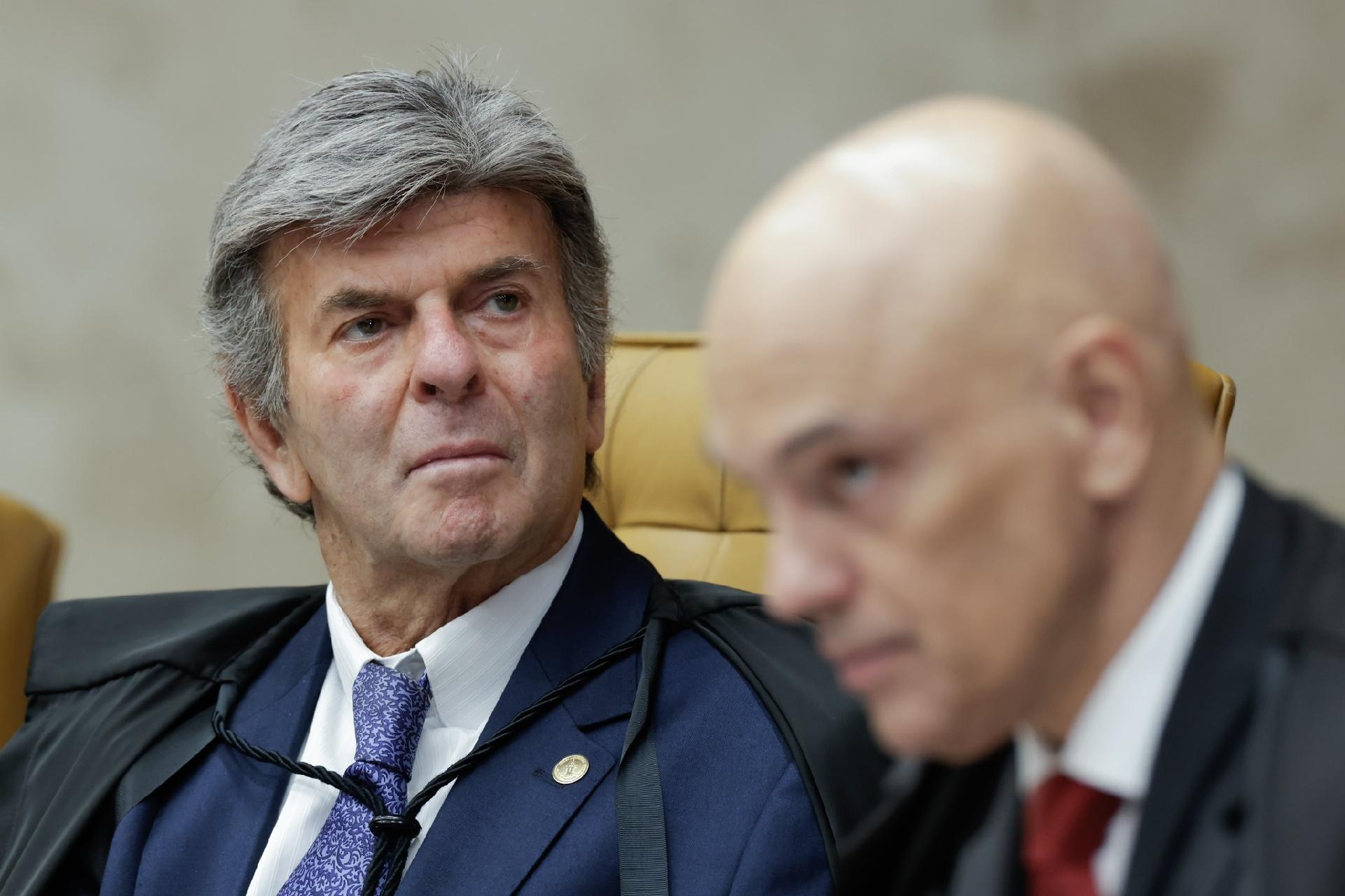 Julgamento de Bolsonaro: Fux interrompe Moraes e indica discordância
