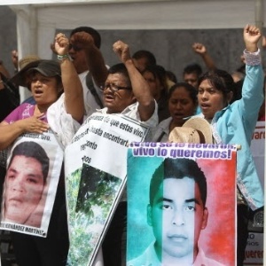 Pais de estudantes desaparecidos protestam contra o governo mexicano, na Cidade do México - Mario Guzmán/Efe