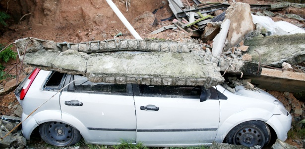 Em Mairiporã, famílias buscam soterrados em cenário de destruição - Luis Moura/Estadão Conteúdo