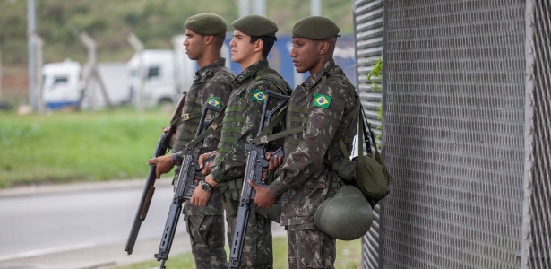 3.out.2015 - Militares do Exército - Ricardo Borges/Folhapress