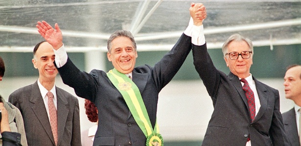 Itamar Franco (à direita) passa faixa a Fernando Henrique Cardoso, na posse em 1995: mineiro foi último presidente do Brasil com currículo prévio no Executivo