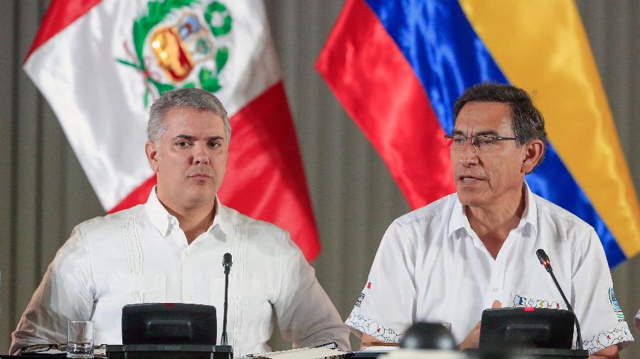 27.ago.2019 - O presidente colombiano, Iván Duque (à esq.), ao lado do presidente peruano, Martín Vizcarra - Carla PAT/Peruvian Presidency/AFP
