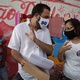 20 out. 2020 - Guilherme Boulos (Psol) participa de um ato-denúncia na UBS da Vila Guarani, no Jabaquara, zona sul da capital paulista - RENATO S. CERQUEIRA/ESTADÃO CONTEÚDO
