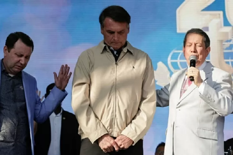 15.fev.2020 - O deputado David Soares (DEM-SP), o presidente Jair Bolsonaro e o missionário R.R. Soares, na comemoração dos 40 anos da Igreja Internacional da Graça de Deus - Carolina Antunes/PR - Carolina Antunes/PR
