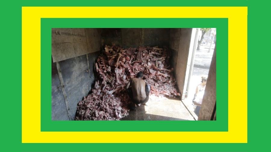 Brasil verde-amarelo: faminto vasculha caminhão de ossos no Rio em busca de alguma proteína para matar a fome, que, segundo o gênio que nos governa, não é assunto assim tão grave - Domingos Peixoto/Agência O Globo