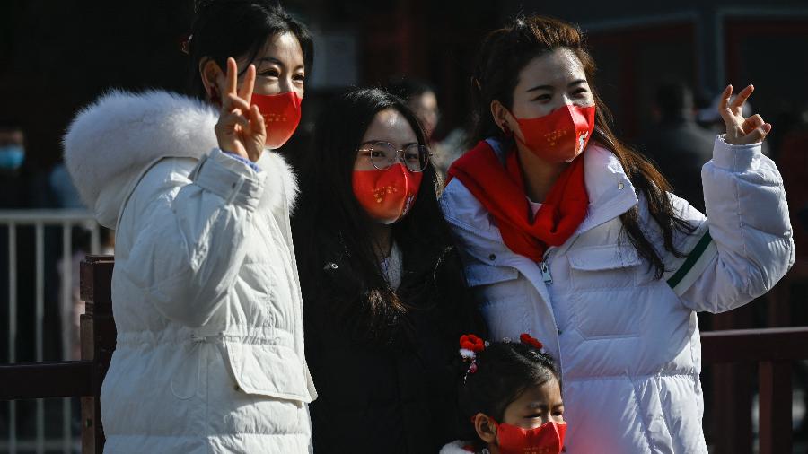 Jovens chinesas posam para foto - Wang Zhao / AFP