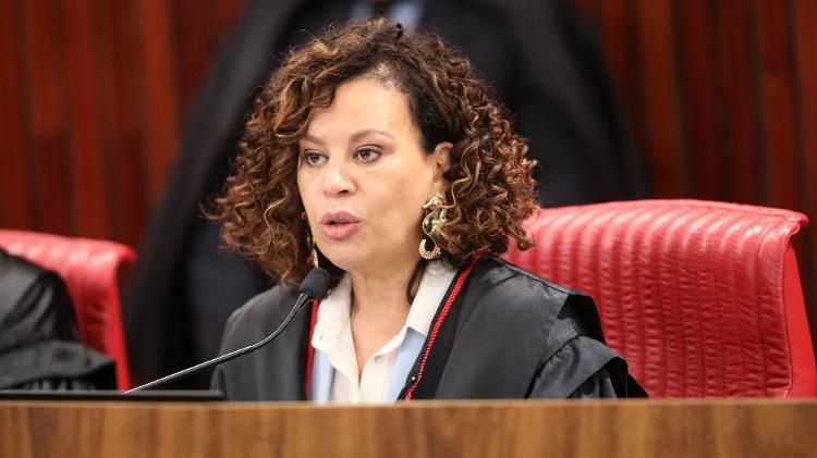 Edilene Lôbo, primeira ministra negra do TSE, participa de primeira sessão da Corte