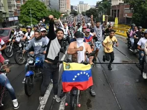 'Entregue o poder!', protestos em Caracas contra reeleição de Maduro