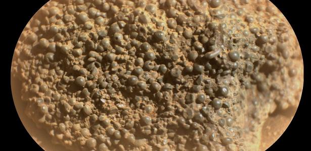 Robô da Nasa encontra rocha misteriosa em Marte