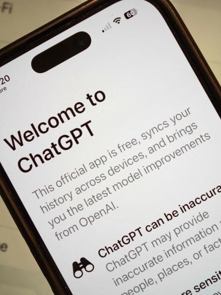 Tela inicial do app ChatGPT, da OpenAI, em um iPhone