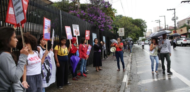 Grupo de mulheres protesta contra Trump no Consulado dos EUA em São Paulo - Renato S. Cerqueira/Futura Press/Estadão Conteúdo