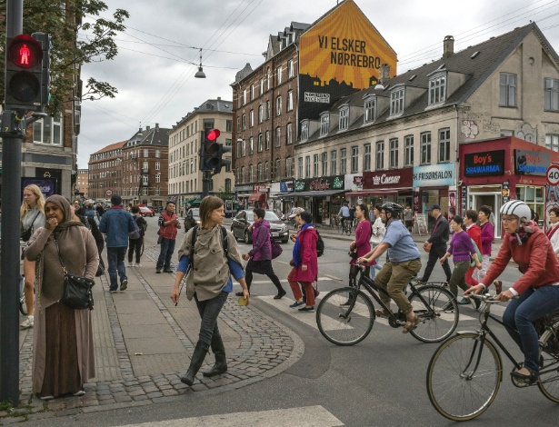 Cruzamento perto de Mjolnerparken, em Copenhague, na Dinamarca - Mauricio Lima/The New York Times