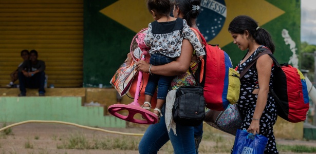 Venezuelanos em Pacaraima (RR) deixam o Brasil - Eduardo Anizelli/ Folhapress