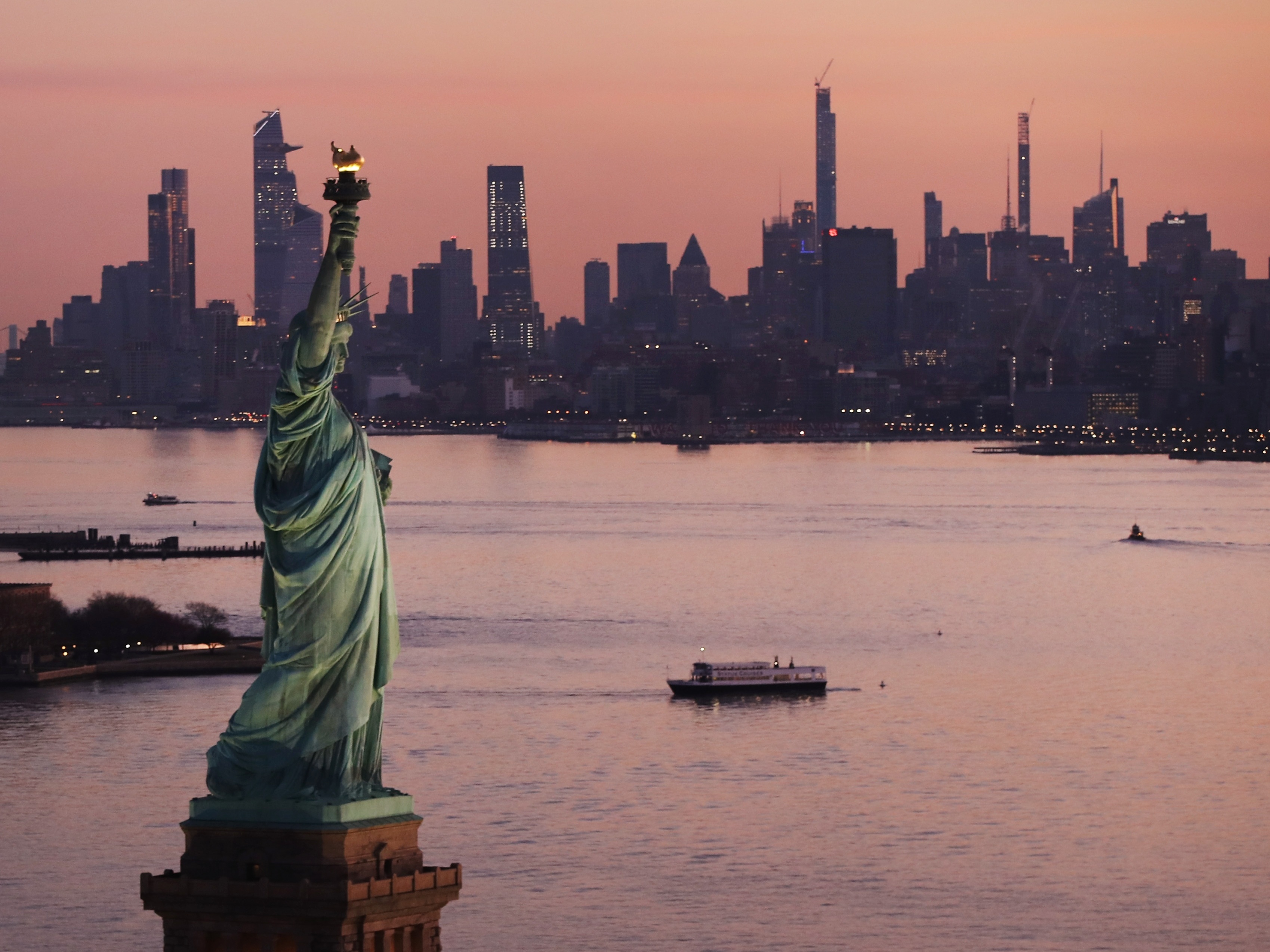 Assista: Governador de Nova York faz teste para coronavírus ao