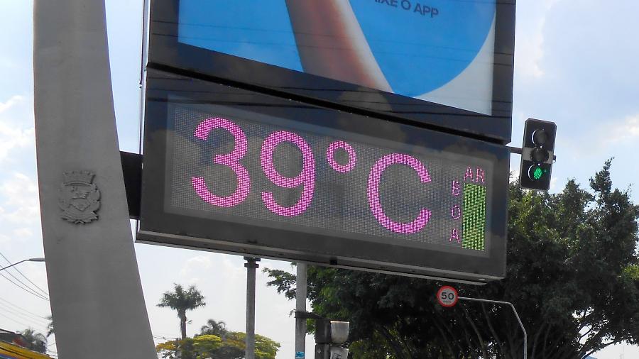 Termômetro de rua marca até 39ºC na cidade de São Paulo ontem; onda de calor deve continuar - CESAR CONVENTI/FOTOARENA/FOTOARENA/ESTADÃO CONTEÚDO