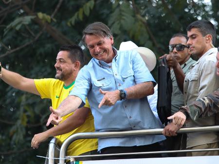 O presidente Jair Bolsonaro discursa em carro de som durante ato com pautas antidemocráticas na avenida Paulista - DEIVIDI CORREA/ESTADÃO CONTEÚDO